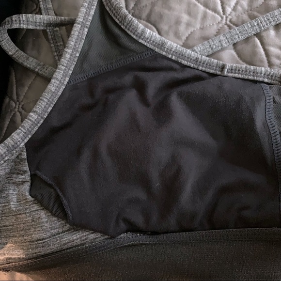 👙Manduka Cross Strap Bra, Gray, Size: L👙 - Picture 6 of 8